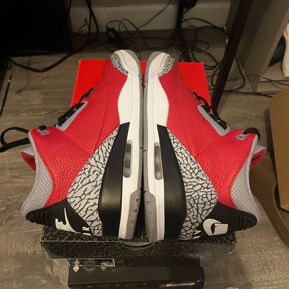 Jordan 3’s sz 10 - Picture 3 of 5